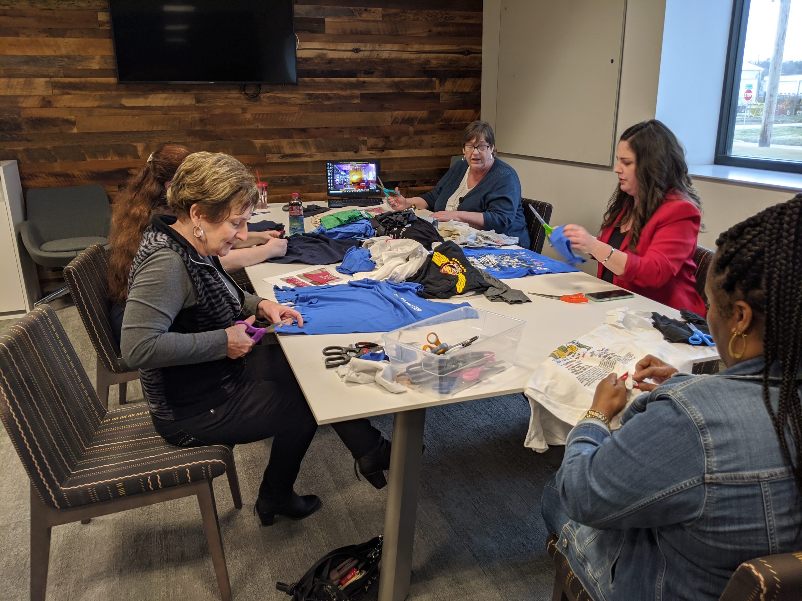 Volunteer Our Employees Volunteer. We love it. COMMUNITY ENGAGEMENT